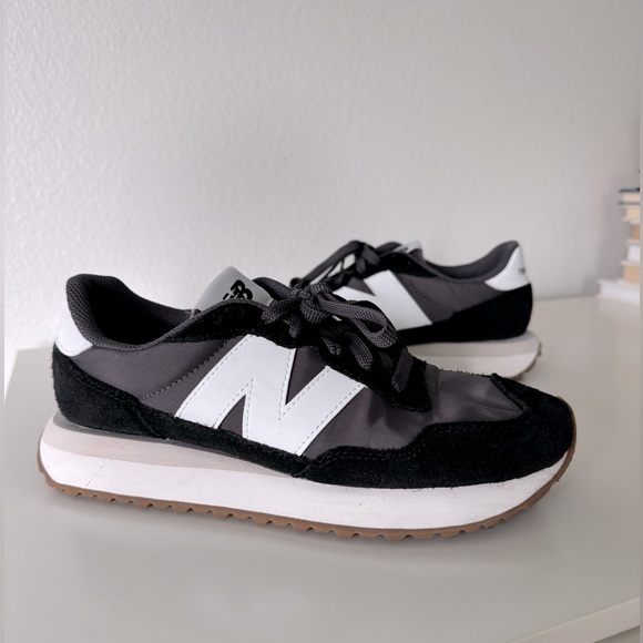 New Balance 237 Women’s Gray and Black Sneakers, 9 - Picture 1 of 9